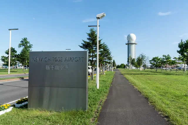 人々を歓迎する看板