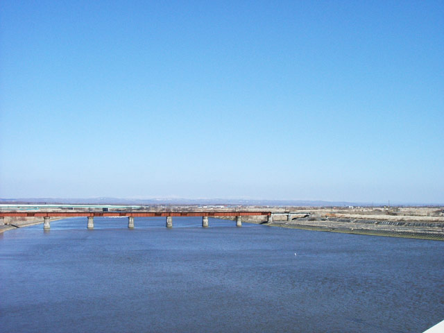浜厚真駅から苫小牧東港フェリーターミナルまでの道の周辺２　JR日高本線の橋