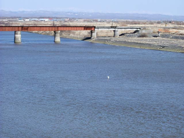 浜厚真駅から苫小牧東港フェリーターミナルまでの道の周辺３　JR日高本線の橋