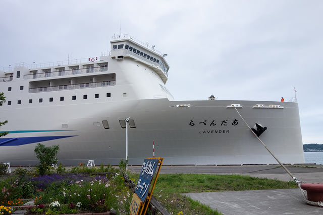 停泊中の新日本海フェリー