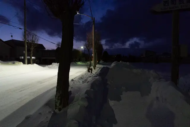 冬は途中から歩道が除雪されておらず歩いて行くのは困難