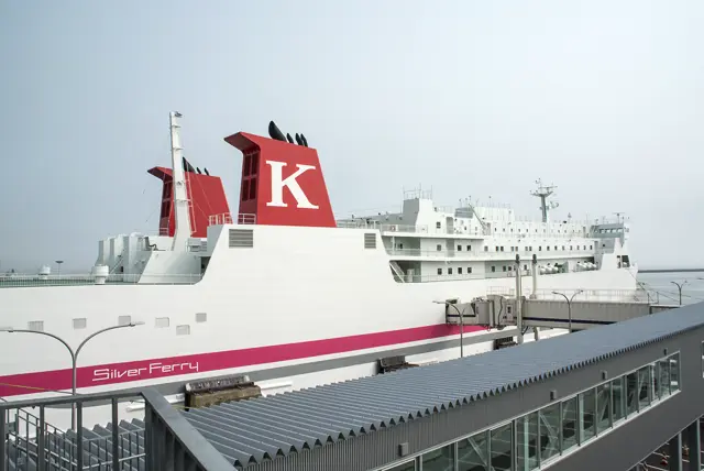 八戸港のシルバーフェリー