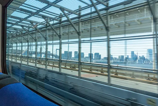 ゆりかもめの列車内からの眺め