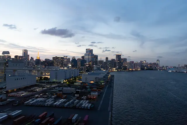 北側の歩道からの眺め