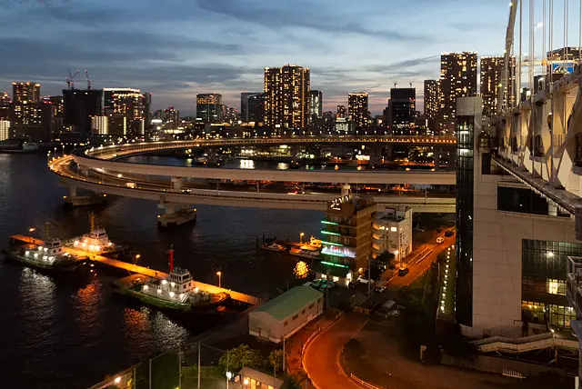 南側の歩道からの眺め