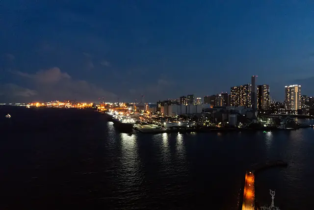 南側の歩道からの眺め