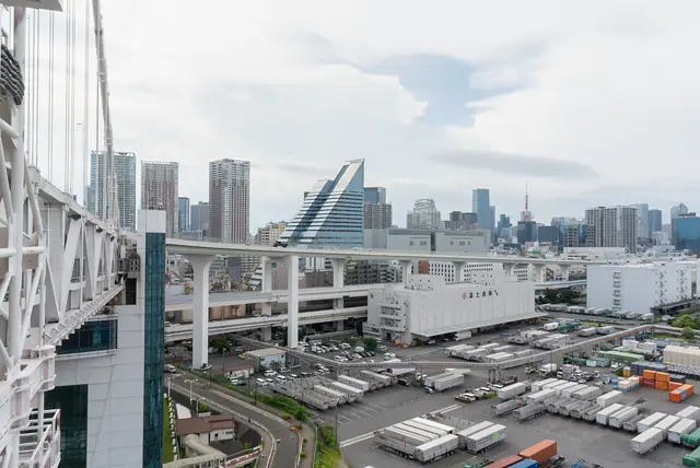 北側の歩道からの眺め