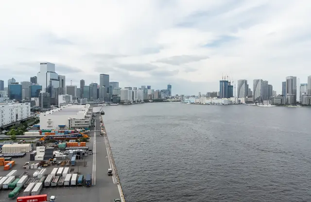 北側の歩道からの眺め