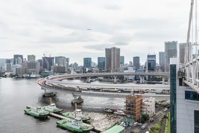 南側の歩道からの眺め