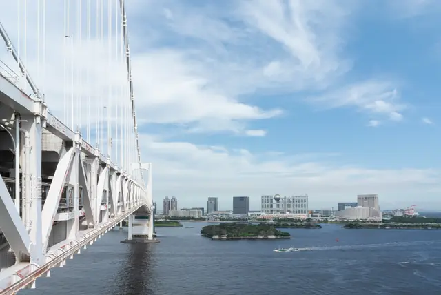 南側の歩道からの眺め