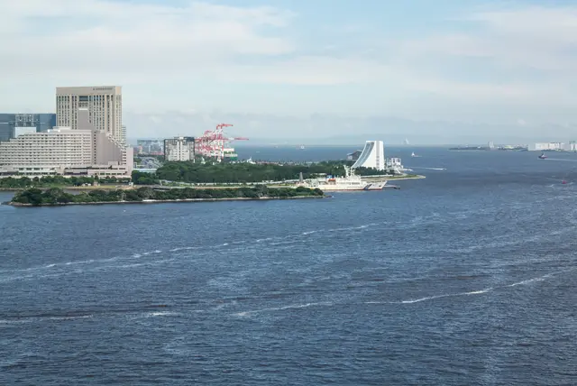 南側の歩道からの眺め