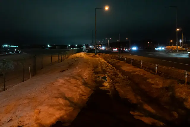 南千歳駅から千歳駅へ向かう国道36号線の歩道(2026年2月)